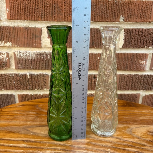 Vintage MCM Anchor Hocking Forest Green and Clear Starburst Pattern Bud Vases - Picture 4 of 6